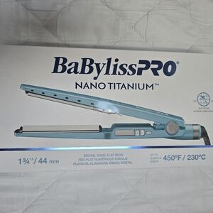 New in box Babyliss Pro nano Titanium Flat iron 1 1/4"